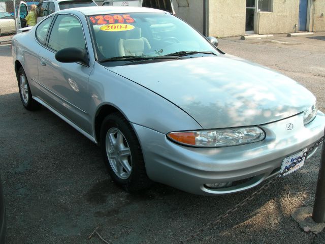 Oldsmobile Alero 2004 photo 2