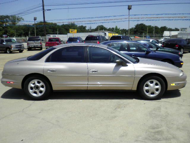 Oldsmobile Aurora 1999 photo 3
