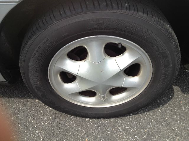 Oldsmobile Aurora Base Sedan