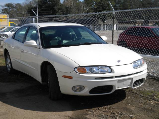 Oldsmobile Aurora Base Sedan