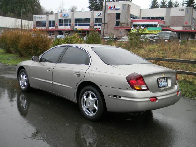Oldsmobile Aurora 2001 photo 2