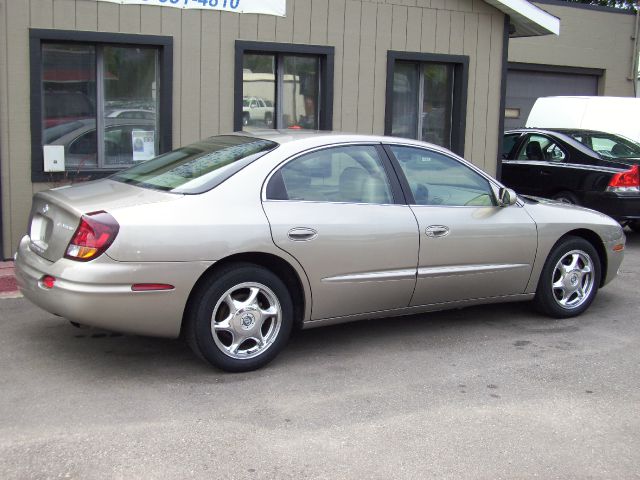 Oldsmobile Aurora 2001 photo 3
