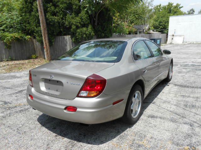 Oldsmobile Aurora 2001 photo 2