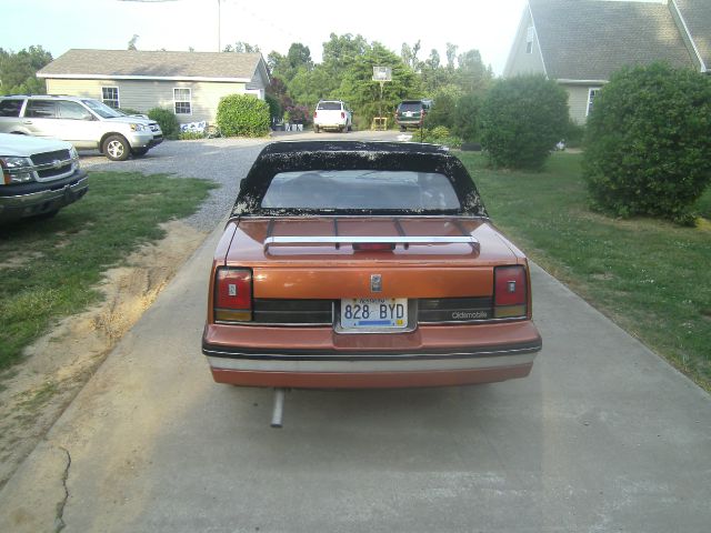 Oldsmobile Calais 1987 photo 1