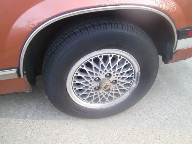 Oldsmobile Calais 1987 photo 3