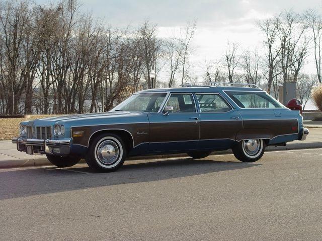 Oldsmobile Custom Cruiser 1975 photo 1