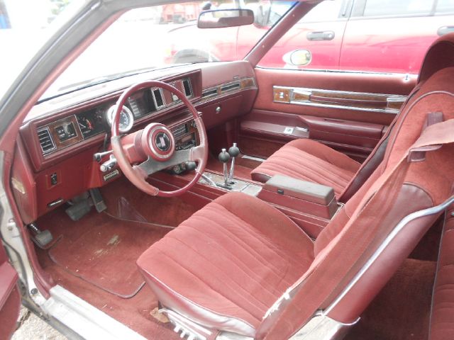 Oldsmobile Cutlass Calais 1984 photo 4