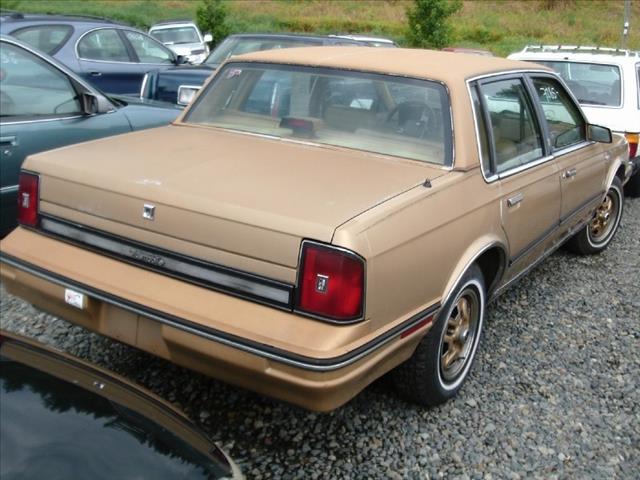 Oldsmobile Cutlass Ciera 1986 photo 2