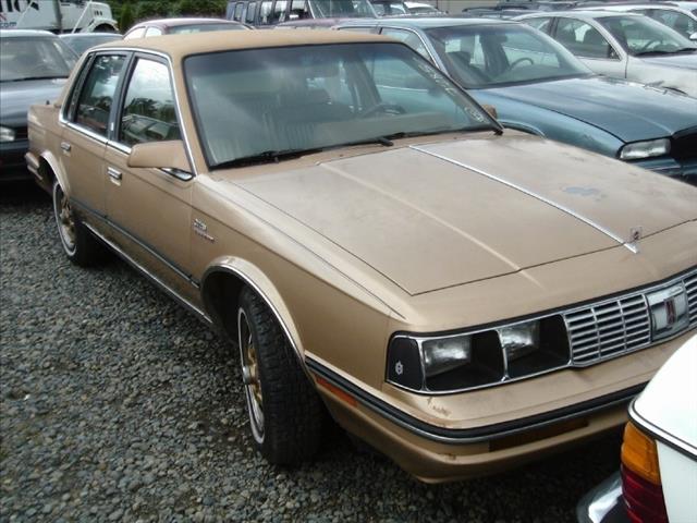 Oldsmobile Cutlass Ciera 1986 photo 3