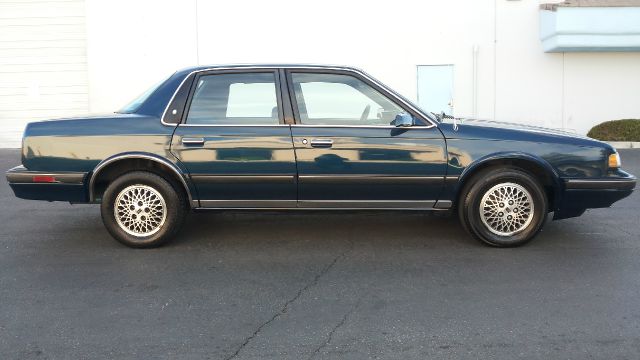 Oldsmobile Cutlass Ciera Base Sedan