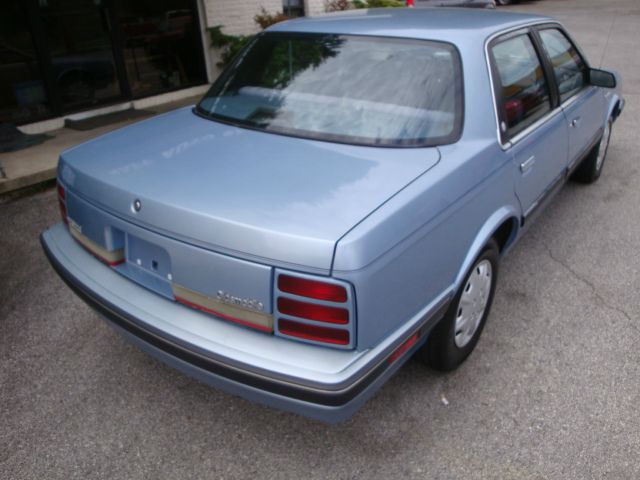 Oldsmobile Cutlass Ciera 15 Sedan