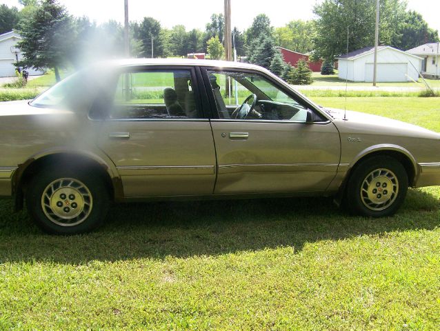 Oldsmobile Cutlass Ciera LS S Sedan