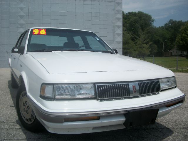 Oldsmobile Cutlass Ciera 1996 photo 2
