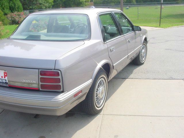 Oldsmobile Cutlass Ciera 1996 photo 1