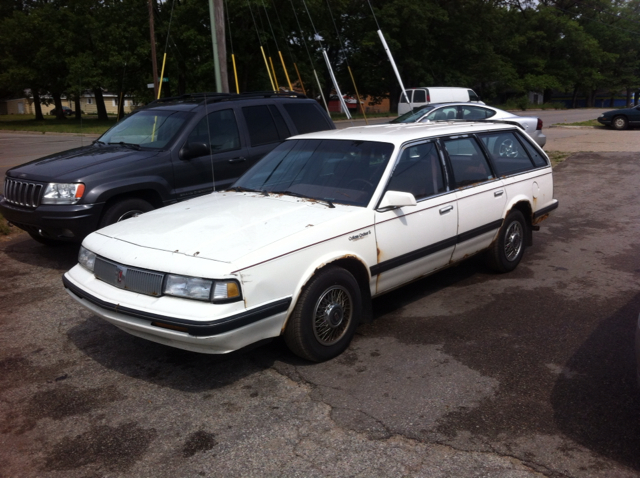 Oldsmobile Cutlass Ciera Wagon 1990 photo 1