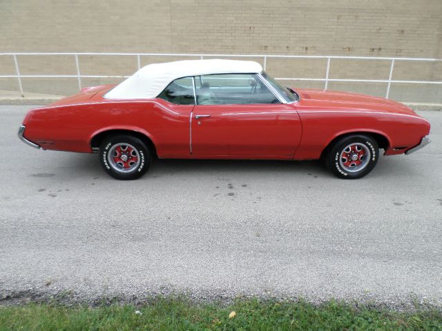 Oldsmobile Cutlass Supreme 1971 photo 2