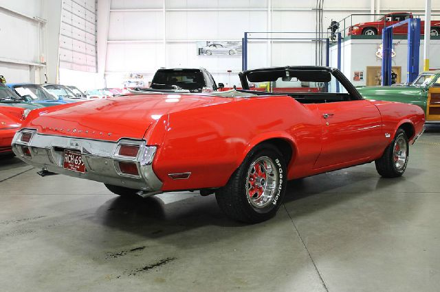 Oldsmobile Cutlass Supreme 1971 photo 2