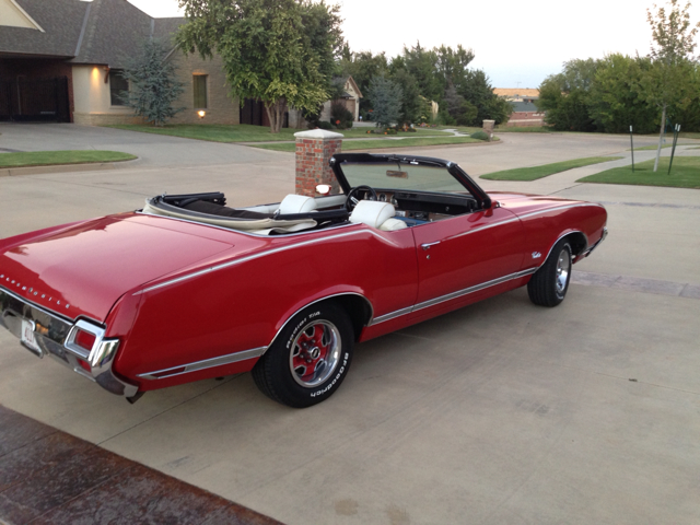 Oldsmobile Cutlass Supreme 1971 photo 2