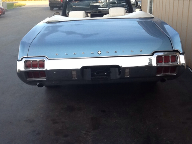 Oldsmobile Cutlass Supreme 1972 photo 2