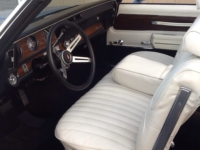 Oldsmobile Cutlass Supreme 1972 photo 3