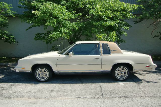 Oldsmobile Cutlass Supreme 1985 photo 2