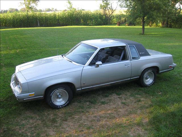 Oldsmobile Cutlass Supreme GLS Special Value - Frederick Md Coupe