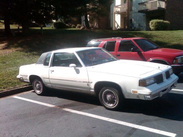 Oldsmobile Cutlass Supreme 1987 photo 2