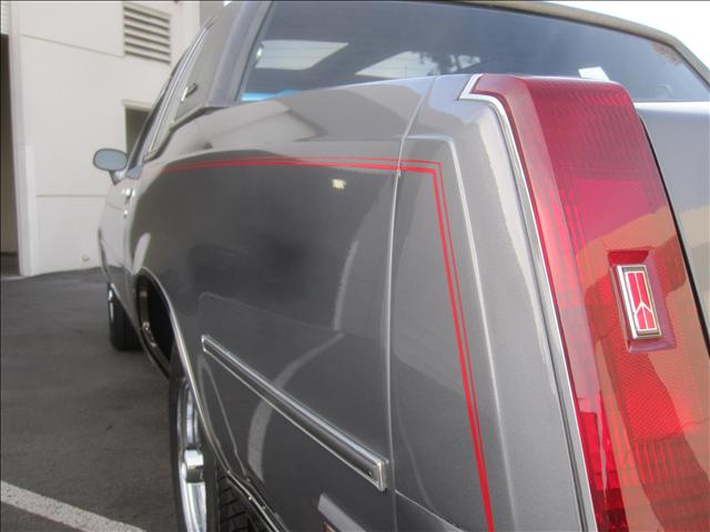 Oldsmobile Cutlass Supreme 1987 photo 2