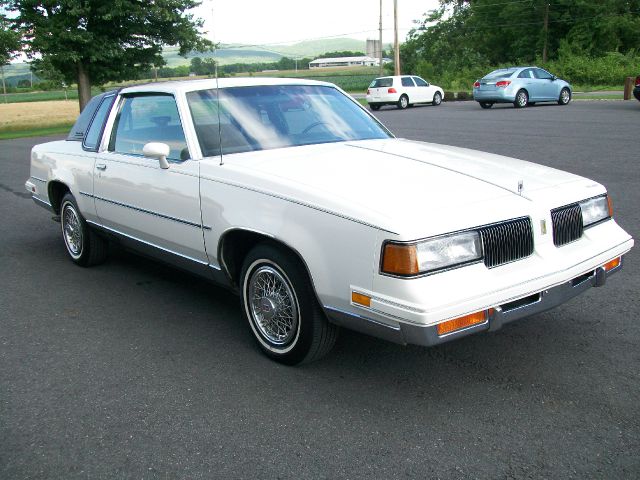 Oldsmobile Cutlass Supreme 1988 photo 1