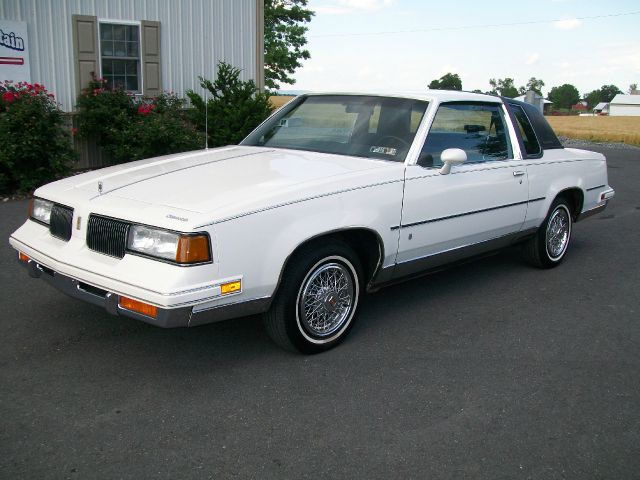 Oldsmobile Cutlass Supreme 1988 photo 3