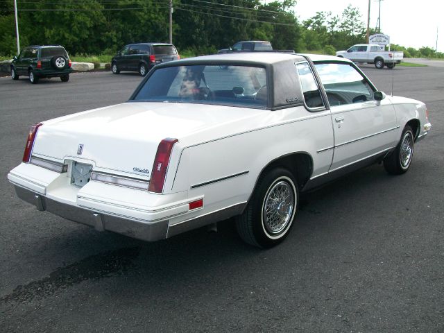 Oldsmobile Cutlass Supreme 1988 photo 4
