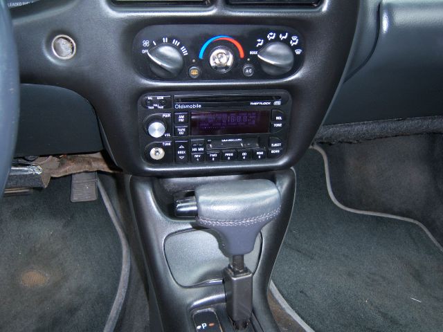 Oldsmobile Cutlass Supreme 1996 photo 3