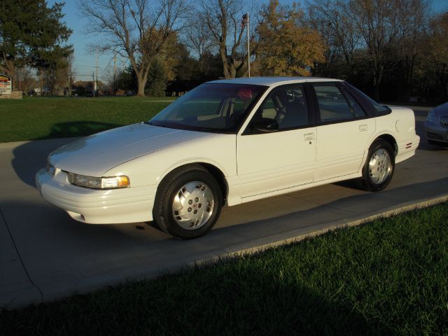 Oldsmobile Cutlass Supreme 1996 photo 3