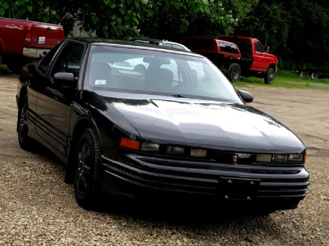 Oldsmobile Cutlass Supreme 1996 photo 2