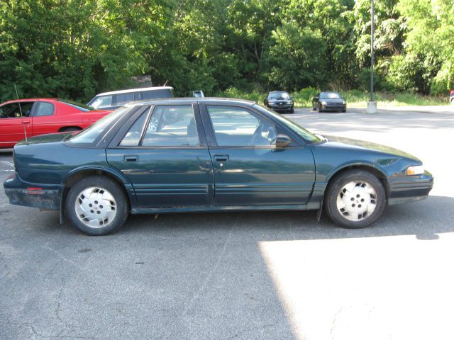 Oldsmobile Cutlass Supreme 1997 photo 1