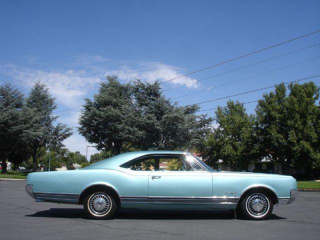Oldsmobile Delta 88 1965 photo 1