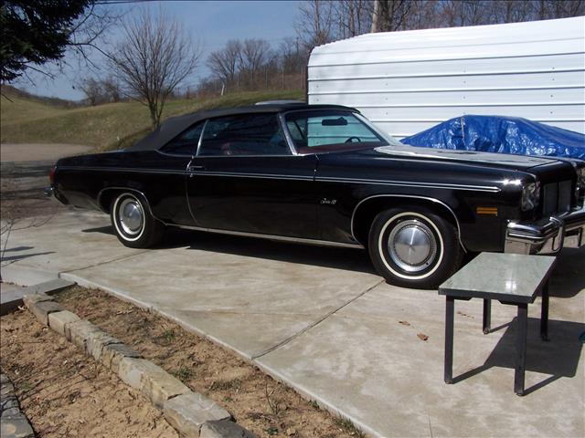Oldsmobile Delta 88 1975 photo 1