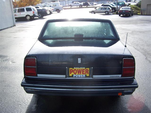 Oldsmobile Eighty Eight 1989 photo 2