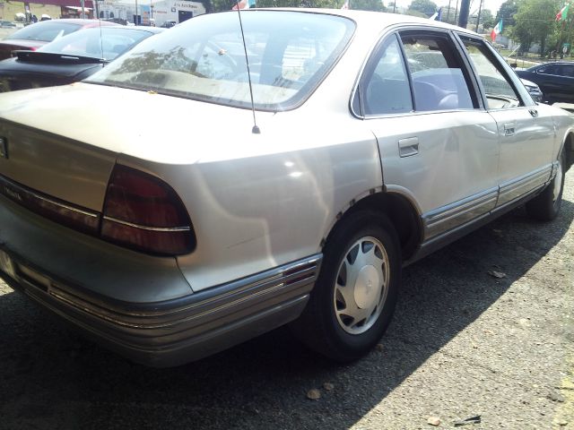 Oldsmobile Eighty Eight 1992 photo 2