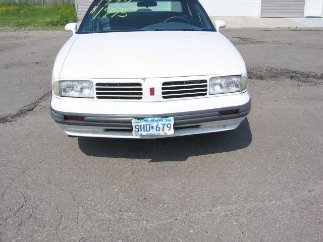 Oldsmobile Eighty Eight Base Sedan