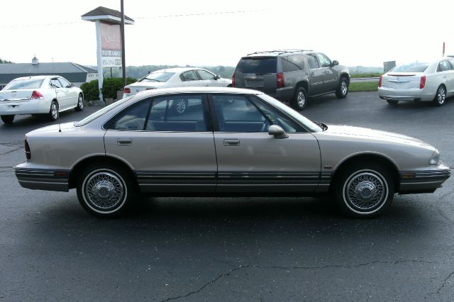 Oldsmobile Eighty Eight 1995 photo 3
