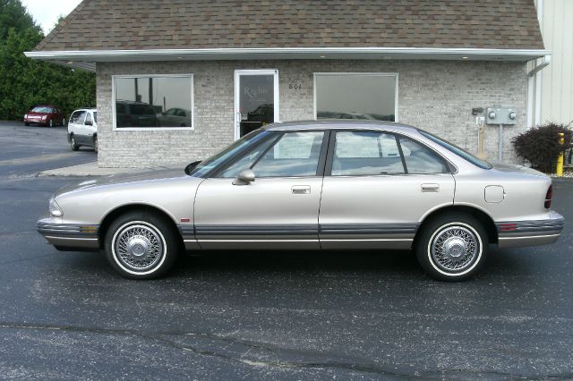 Oldsmobile Eighty Eight 1995 photo 4