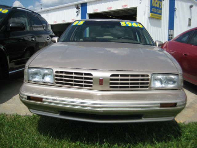 Oldsmobile Eighty Eight 1995 photo 1
