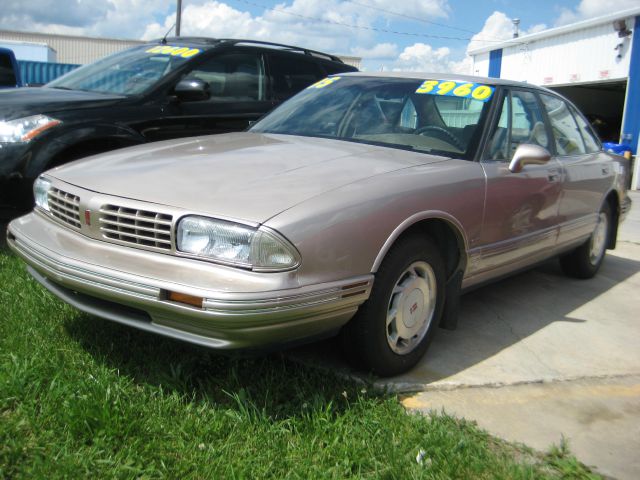 Oldsmobile Eighty Eight 1995 photo 2