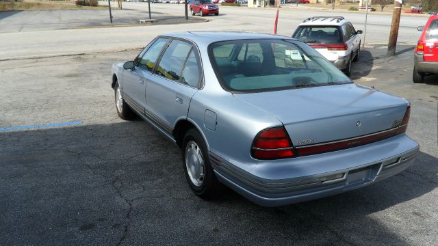 Oldsmobile Eighty Eight 1995 photo 2