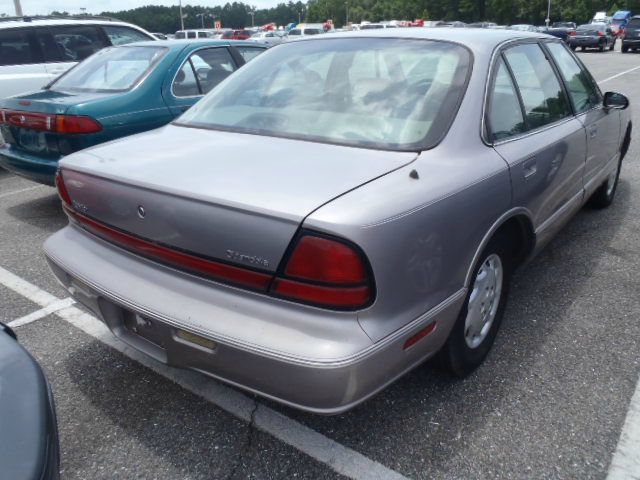 Oldsmobile Eighty Eight 1996 photo 2