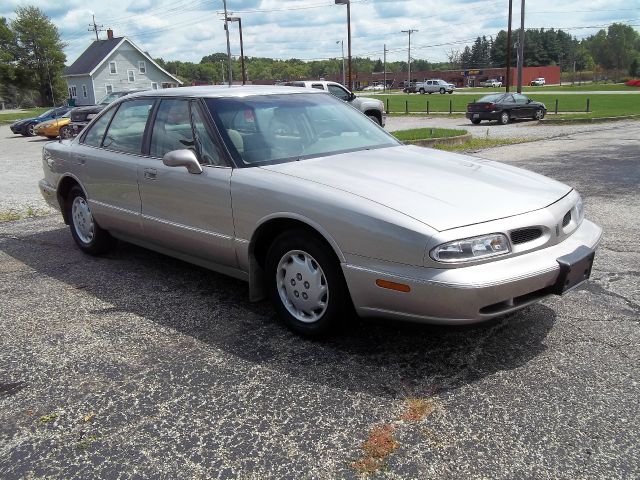 Oldsmobile Eighty Eight 1996 photo 2