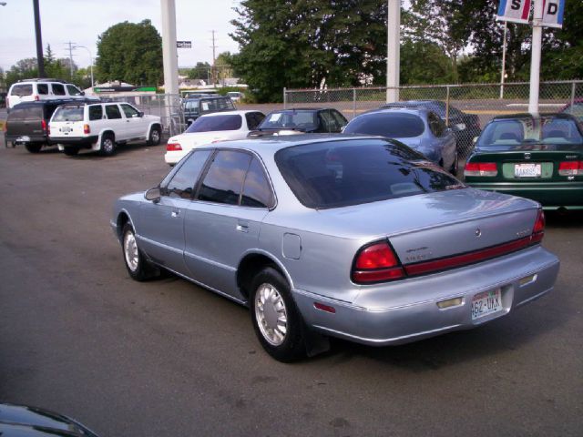 Oldsmobile Eighty Eight 1996 photo 3