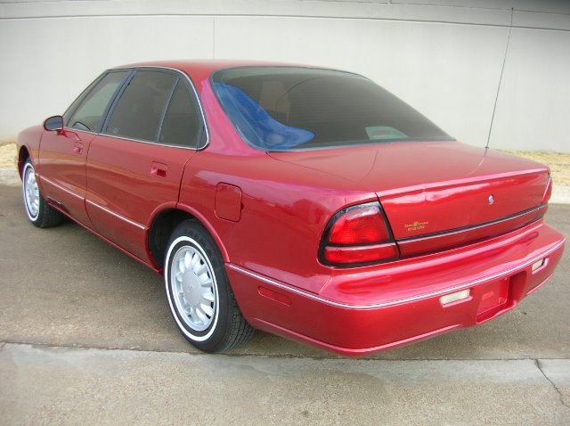 Oldsmobile Eighty Eight 1997 photo 2