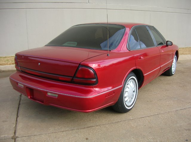 Oldsmobile Eighty Eight 1997 photo 3